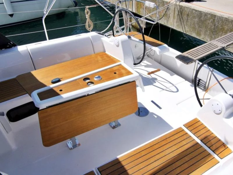 DUFOUR 382 BT (THELMA)  - 4