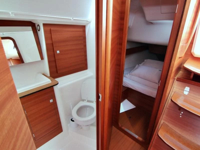 DUFOUR 382 BT (THELMA)  - 13