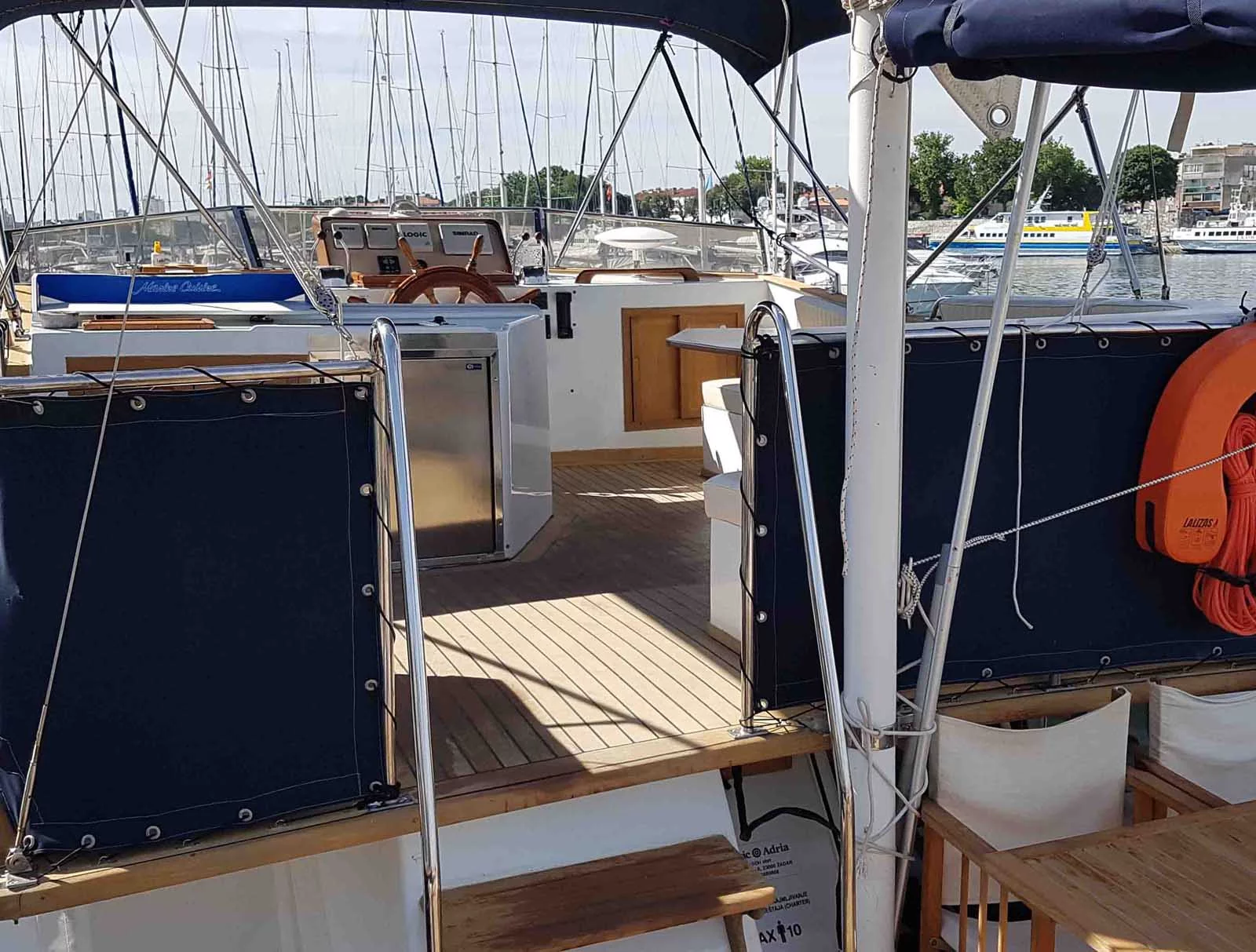 Hampton 42 (SEA LION)  - 12