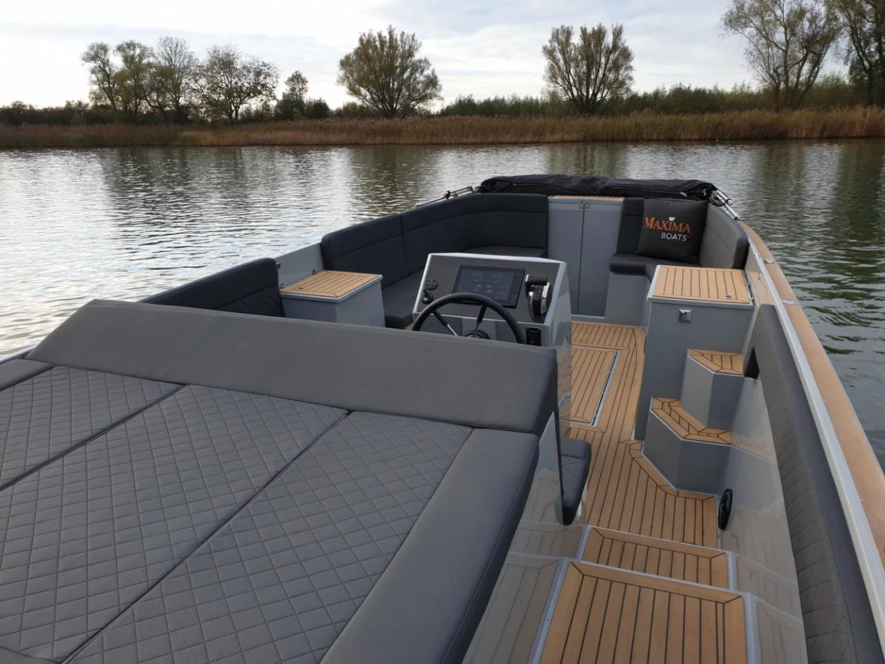 Maxima 840 (VIS) Interior image - 5