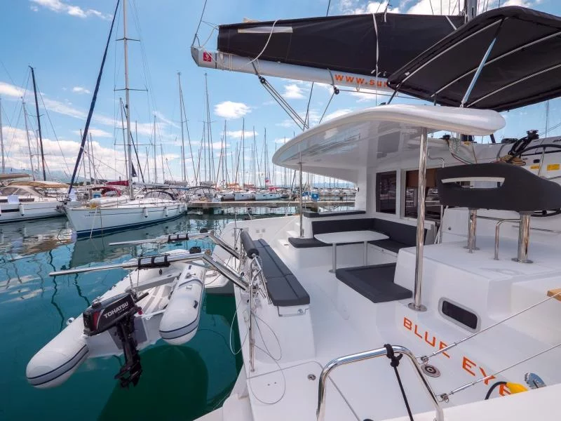 Lagoon 40 (BLUE EYES)  - 17
