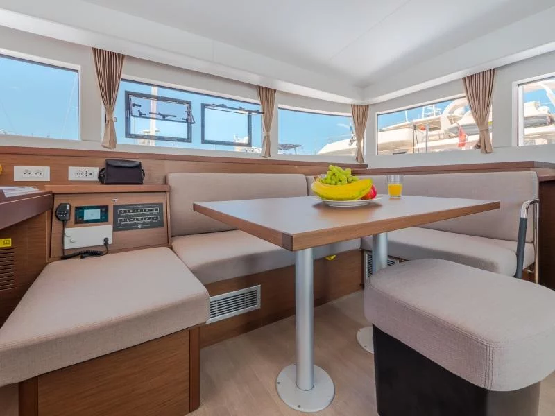 Lagoon 40 (BLUE EYES)  - 20