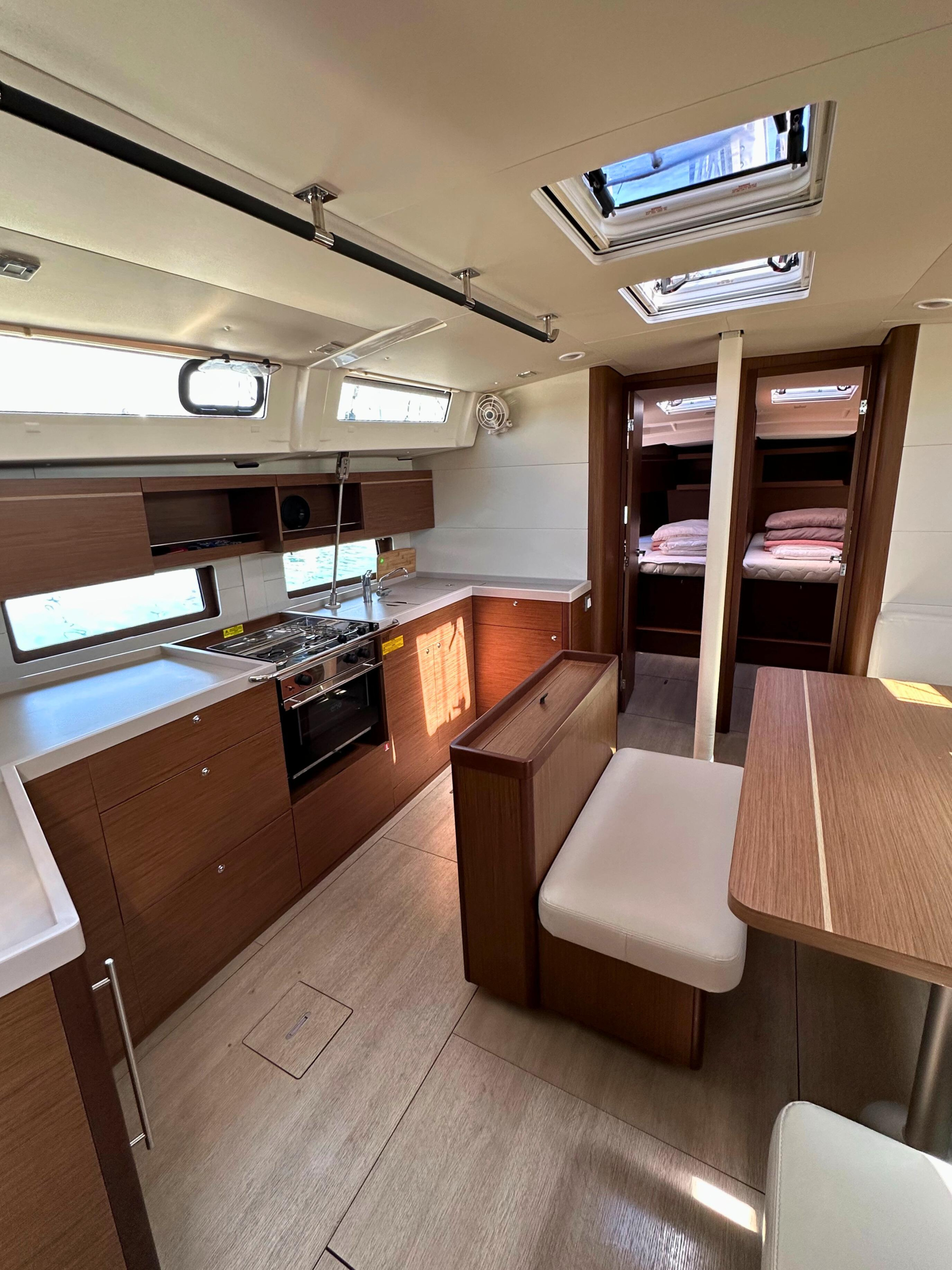 Photo #8 - Oceanis 46.1 (Ilia) in Atene - 6751