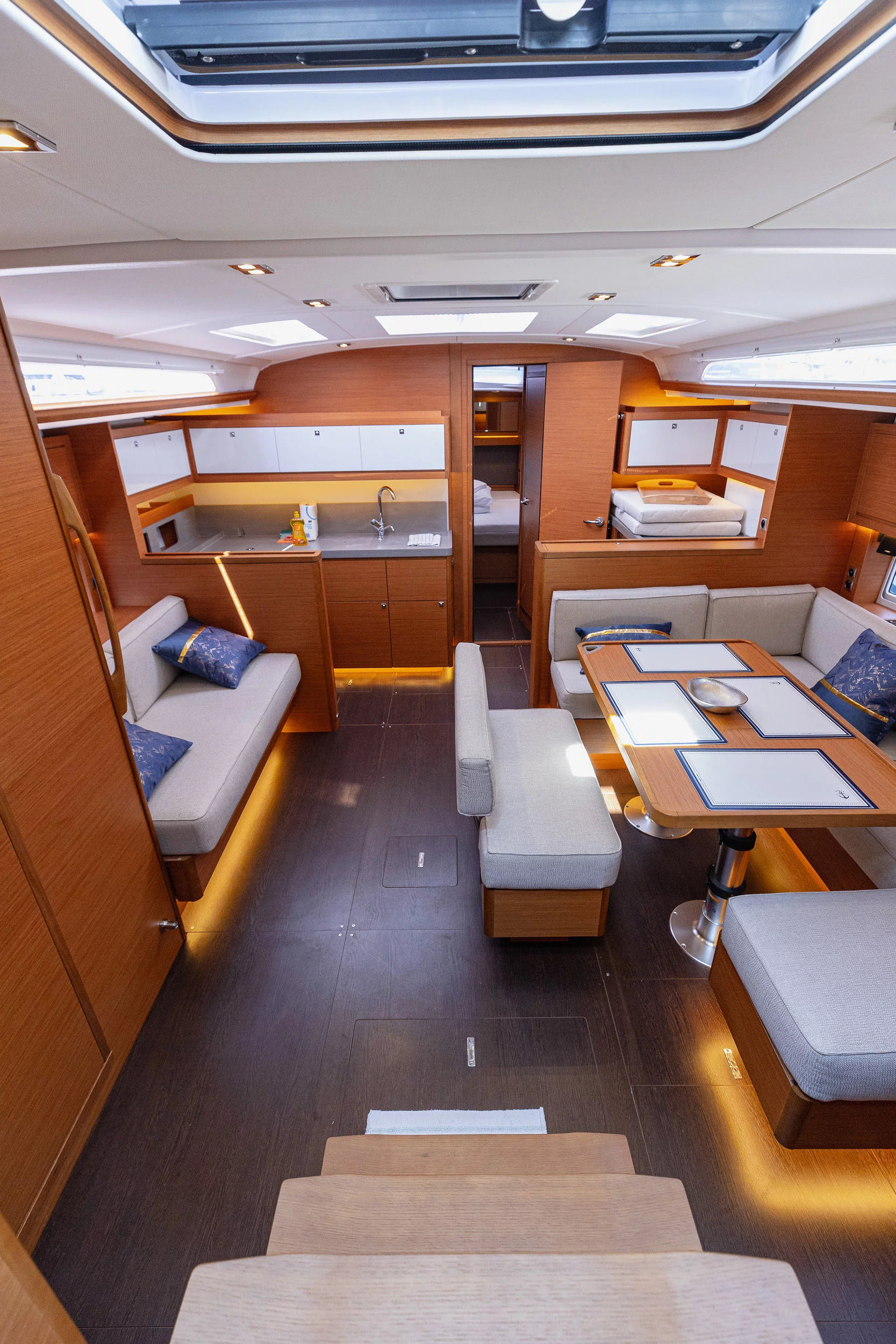 Dufour 470 owner layout (Angelique)  - 23
