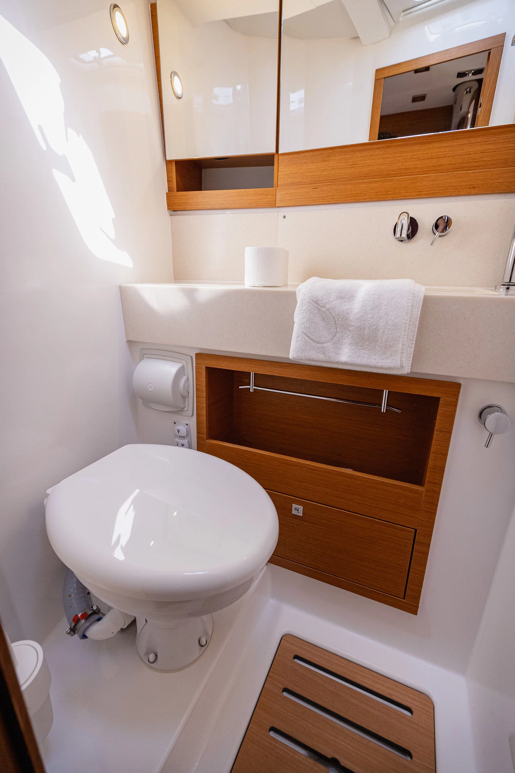 Dufour 470 owner layout (Angelique)  - 2