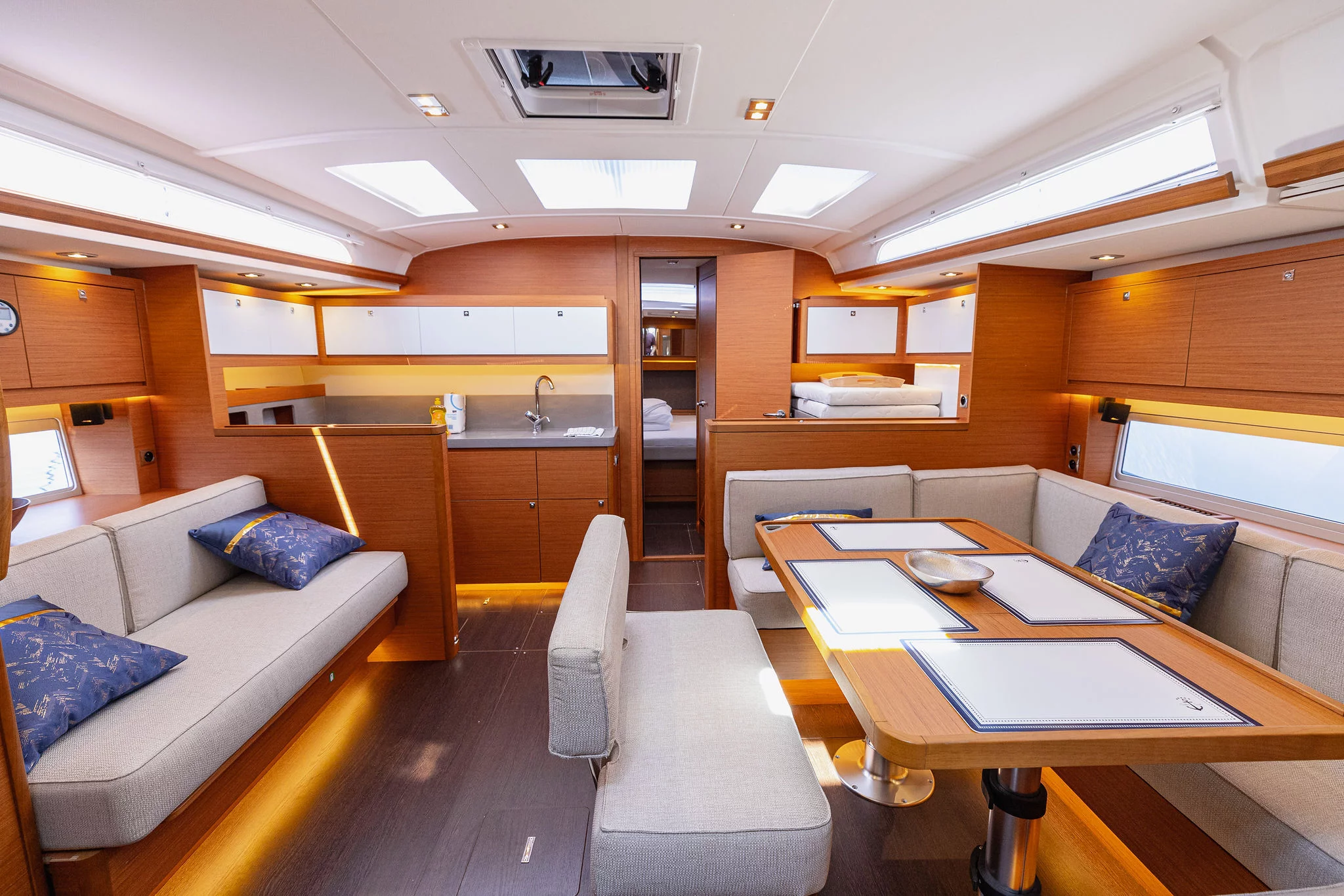 Dufour 470 owner layout (Angelique)  - 10