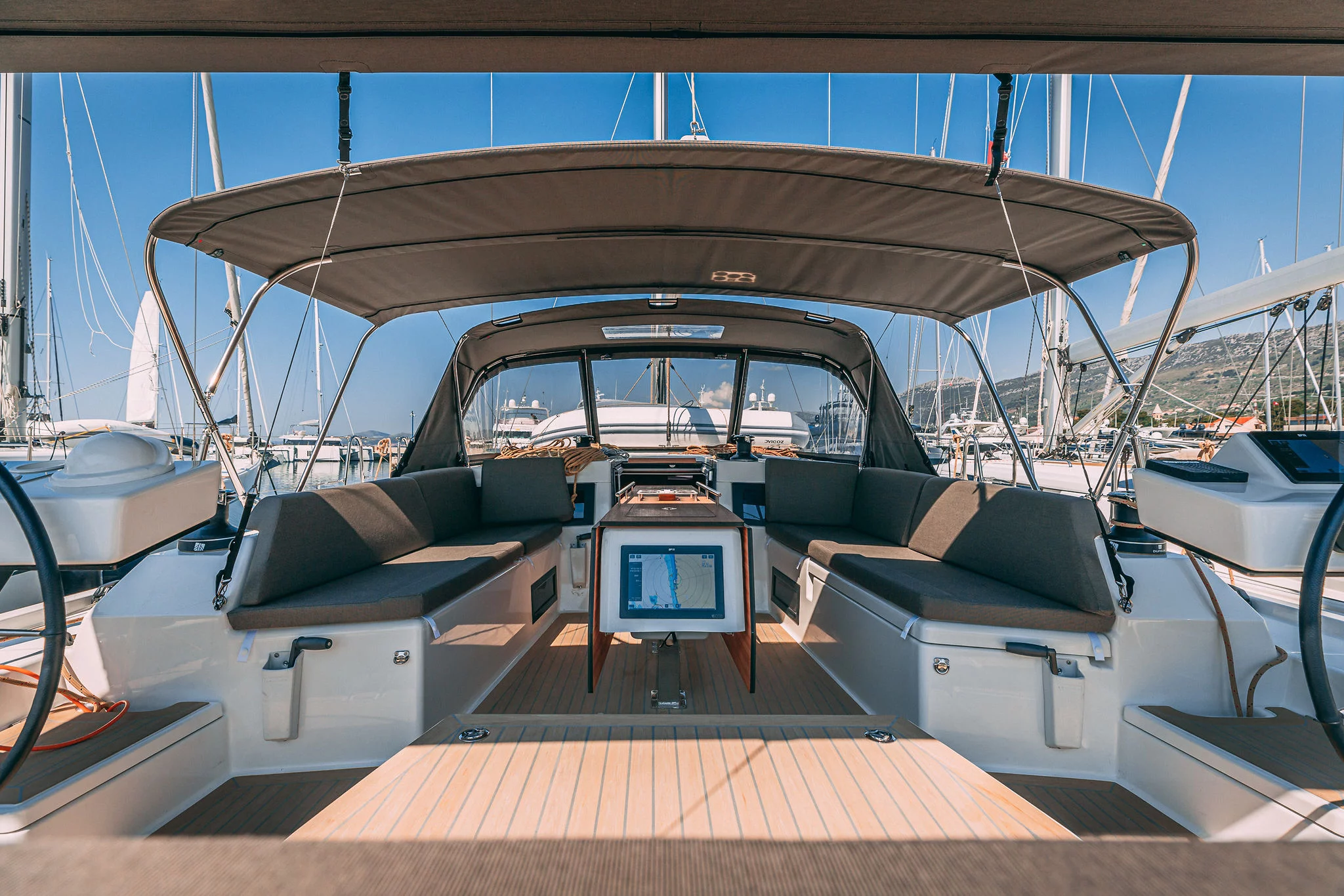 Dufour 470 owner layout (Angelique)  - 6