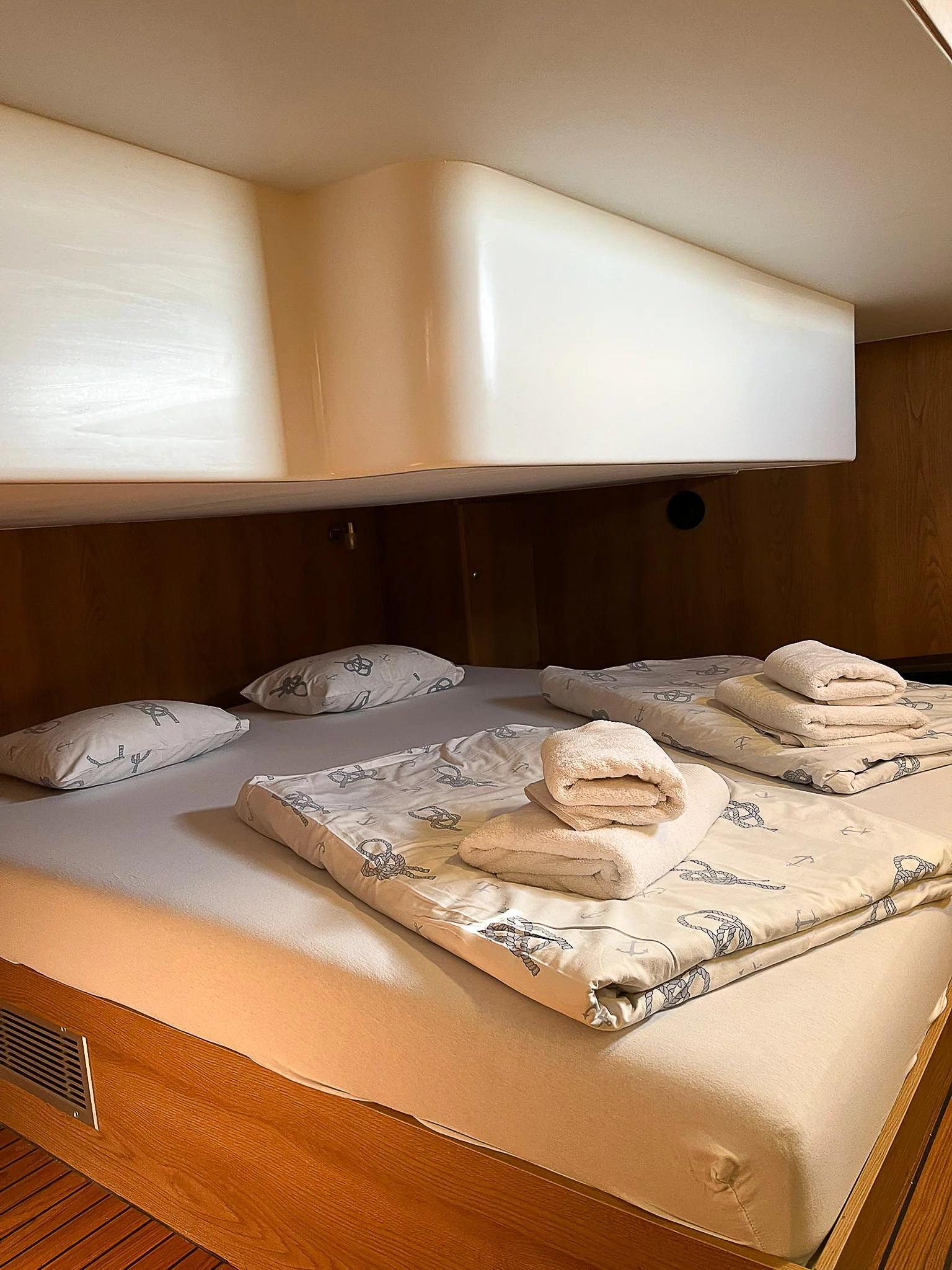 Nikhen Aquasun 34 Sedan (Lili) Cabin 2 - 8