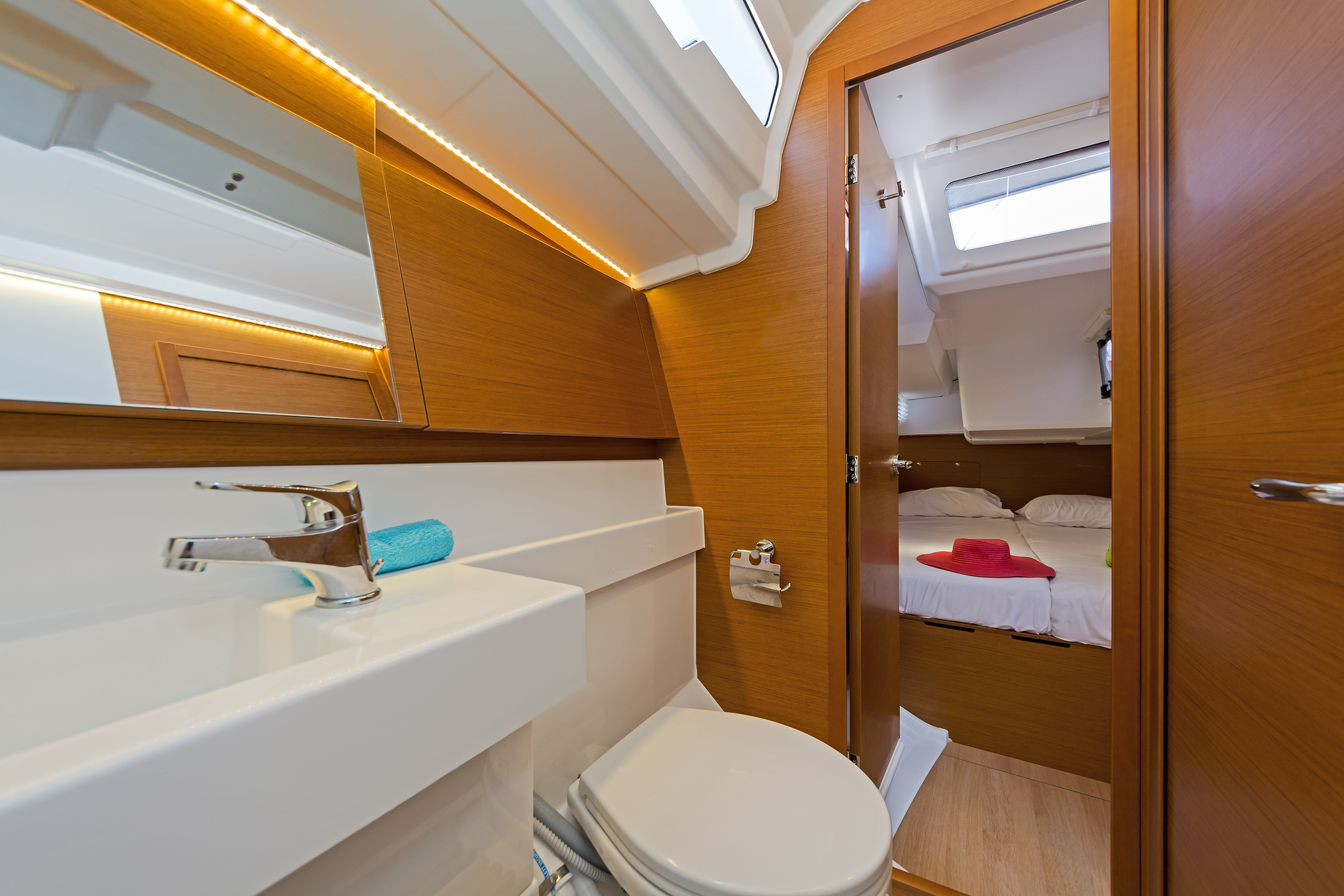 Photo #2 - Sun Odyssey 490 (Captain George) en Lavrion - 8328