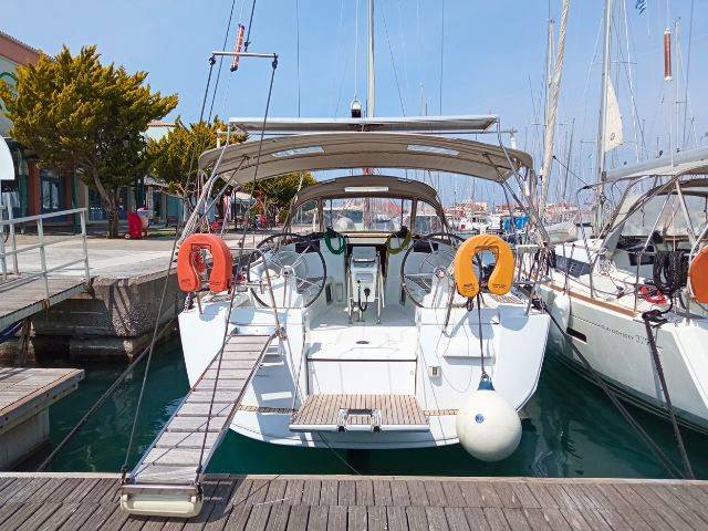 Sun Odyssey 409 — photo 1