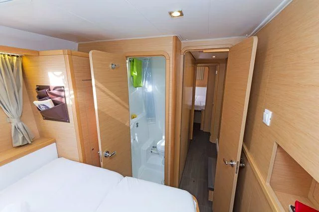 Lagoon 400 S2. (Callisto L400)  - 2