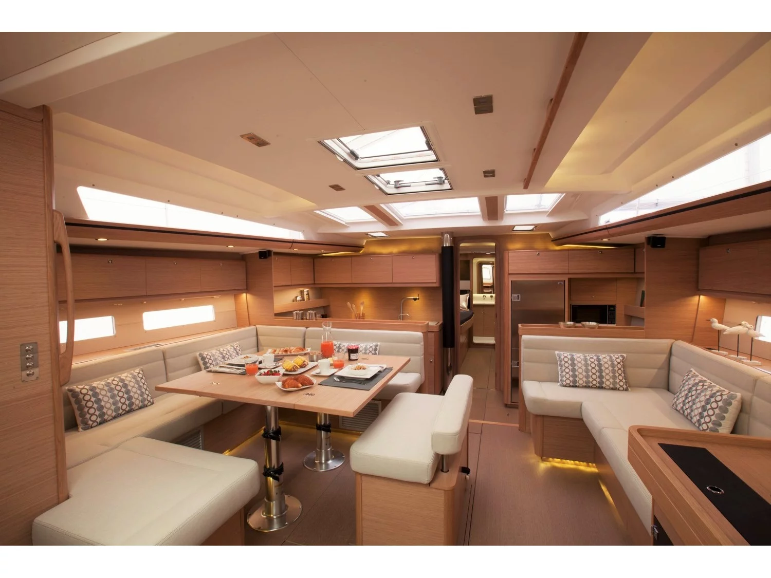 Dufour 560 Grand Large (DRUNKEN SAILOR) Interior image - 1