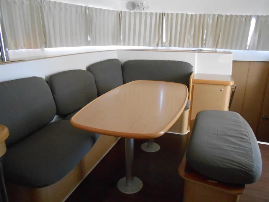 Lagoon 421 (Iryn) Interior image - 5