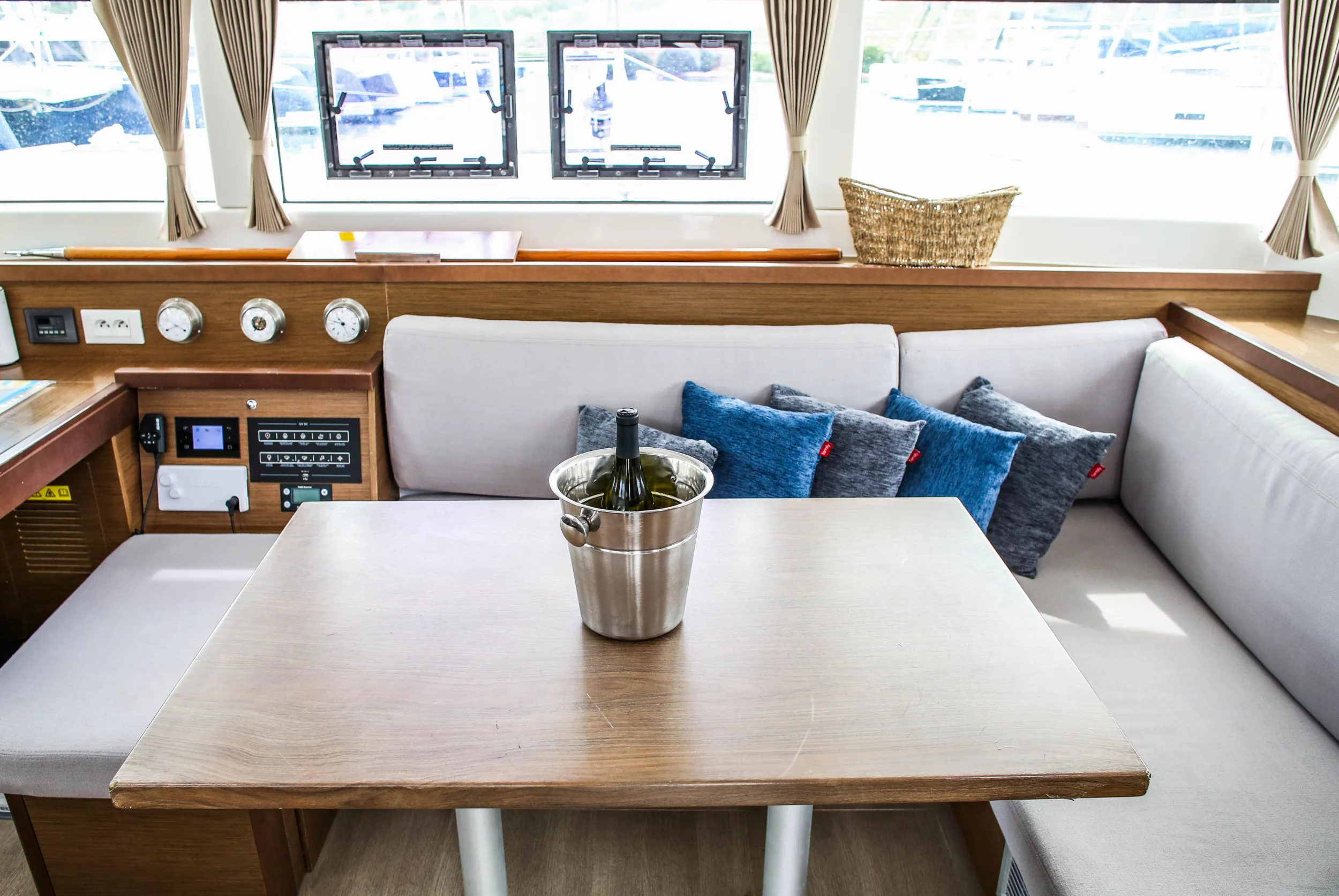Lagoon 40 (Bahia Real)  - 2