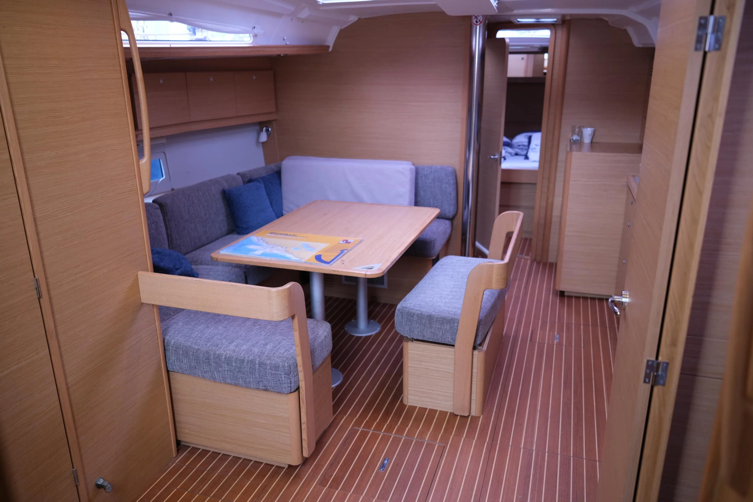 Dufour 430 (Catacea)  - 12