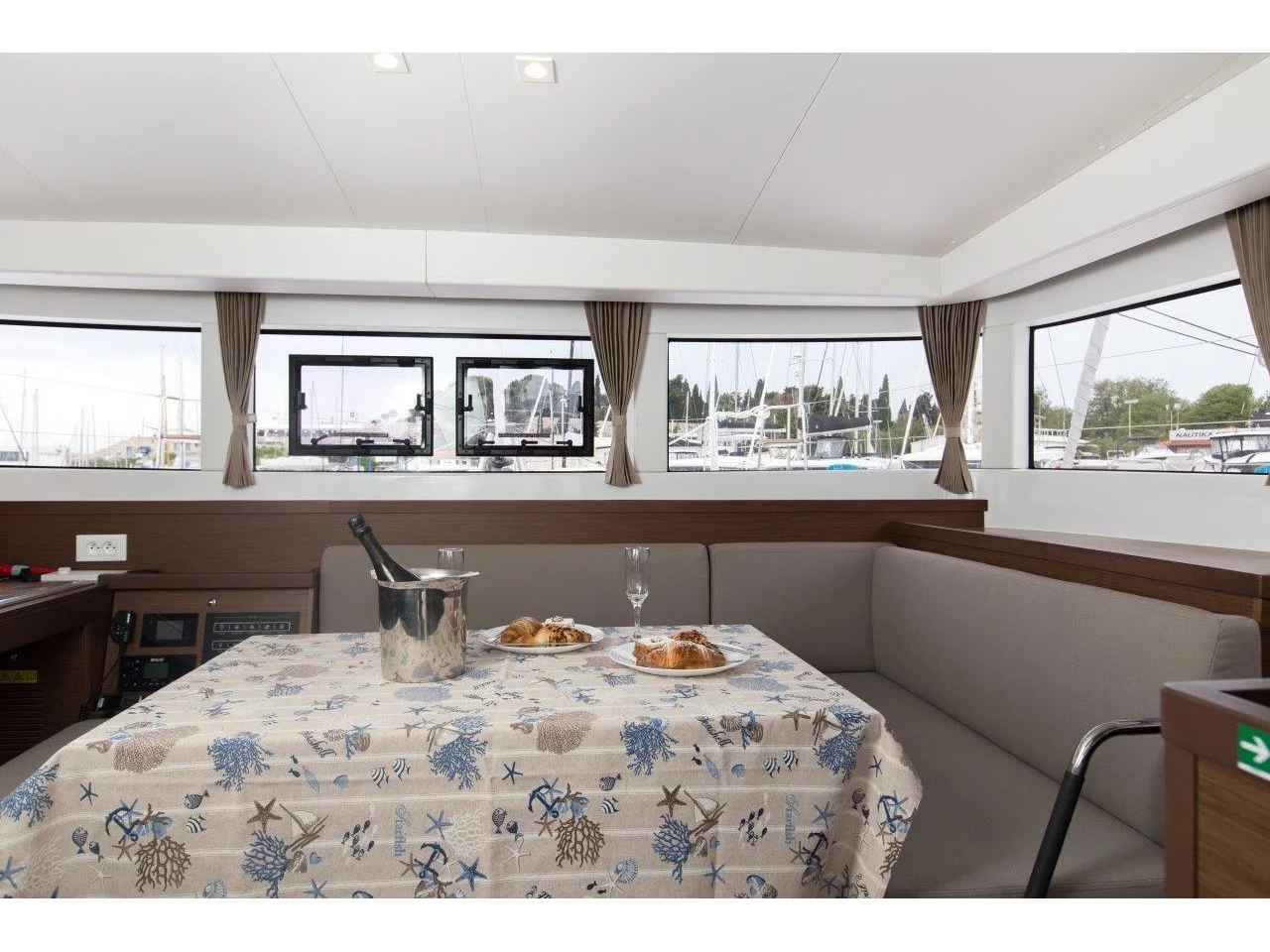 Lagoon 40 (MARINERO) Interior image - 12