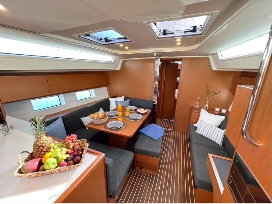 Bavaria C45 — photo 3