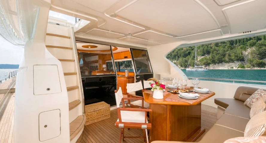 Ferretti 730 Fly — photo 3