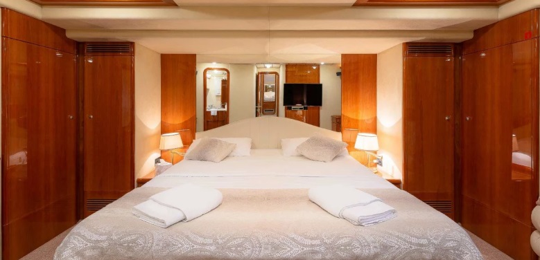 Ferretti 730 Fly — photo 10