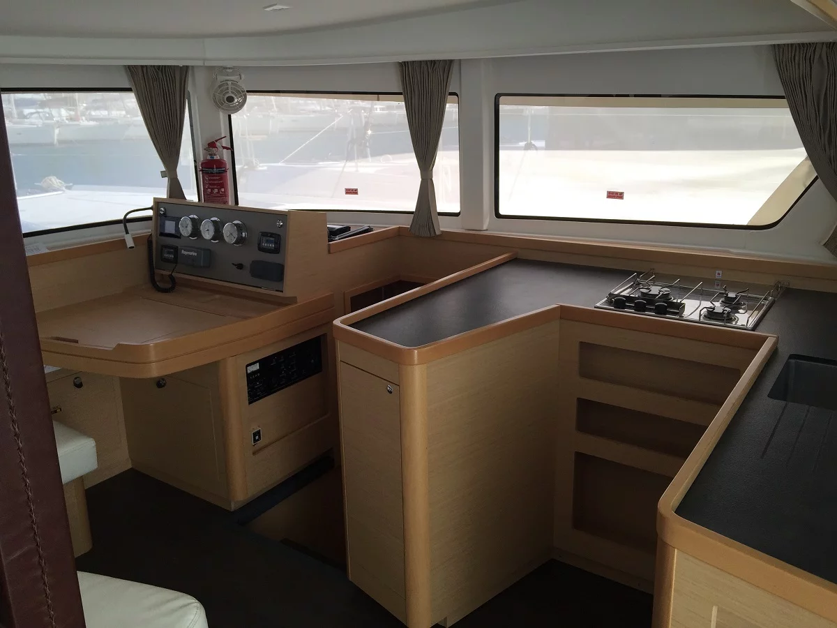 Lagoon 42 (Iris II) Interior image - 28