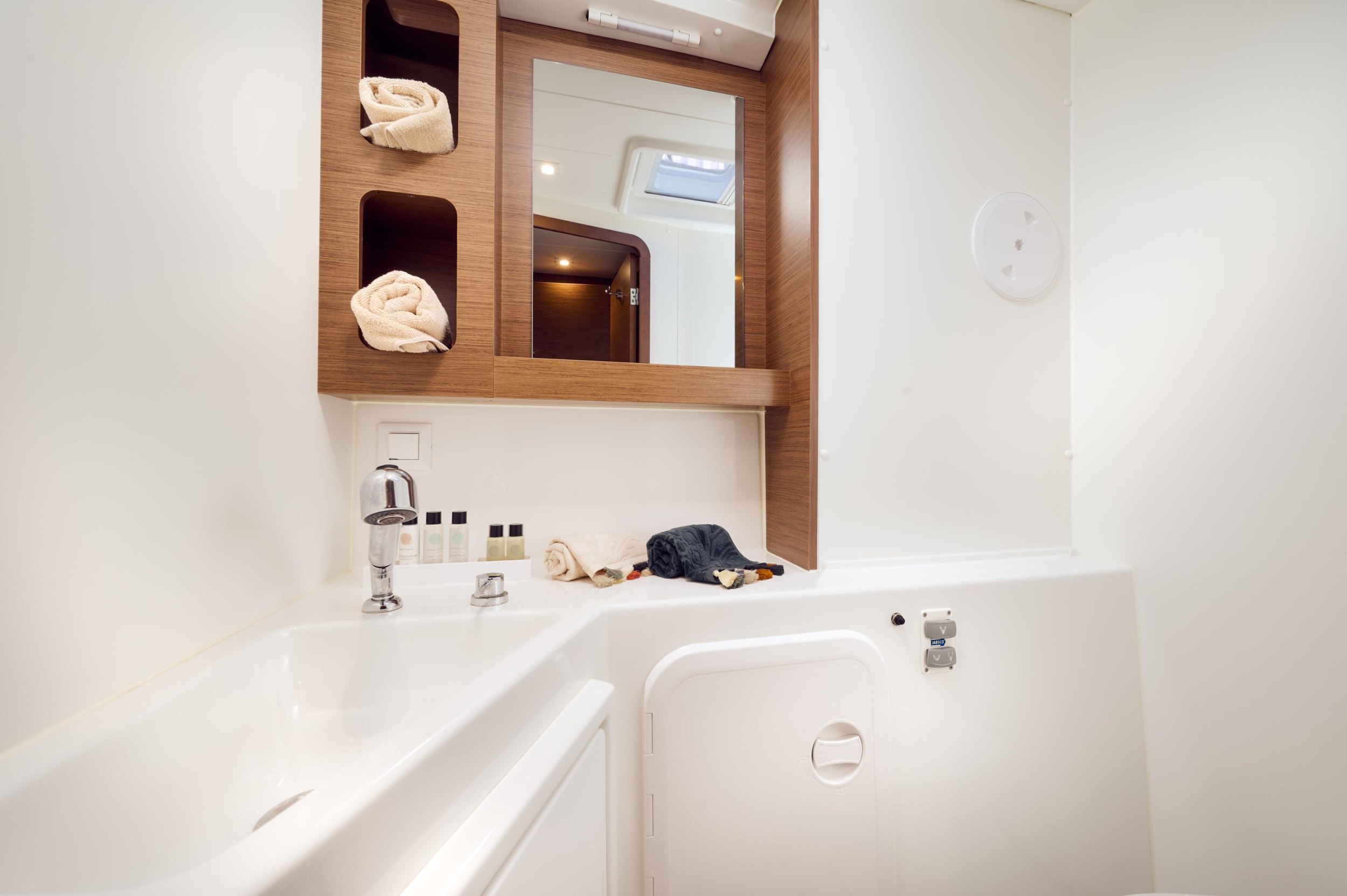 Lagoon 46 — photo 13