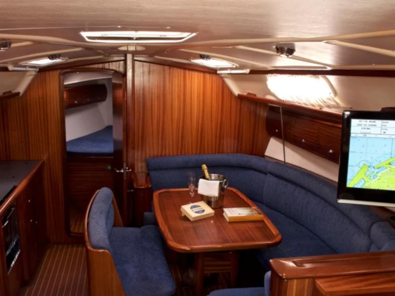 Bavaria 38 (Pillabans) Interior image - 12