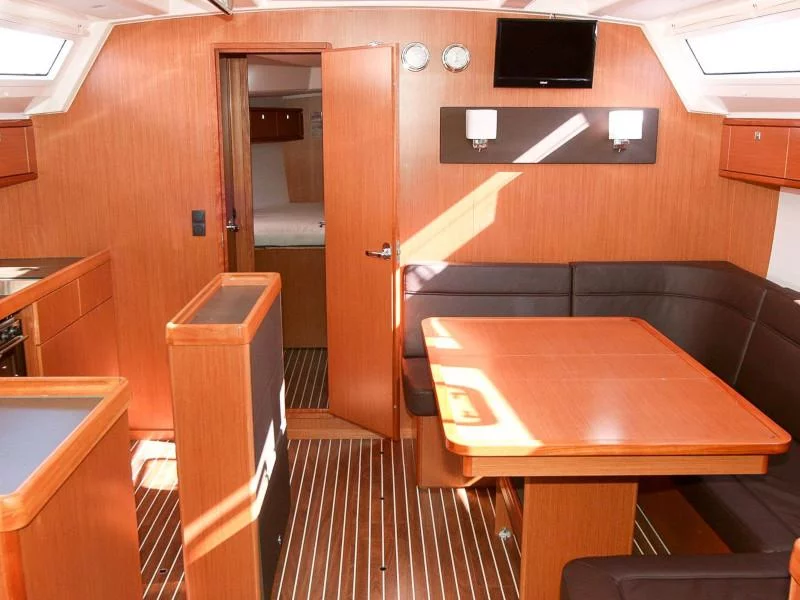 Bavaria Cruiser 46 (Beef) Interior image - 8
