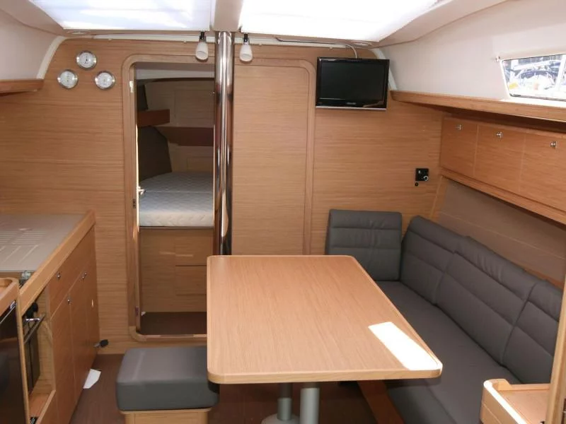 Dufour 382 Grand Large - 3 cab (Henry) Interior image - 19