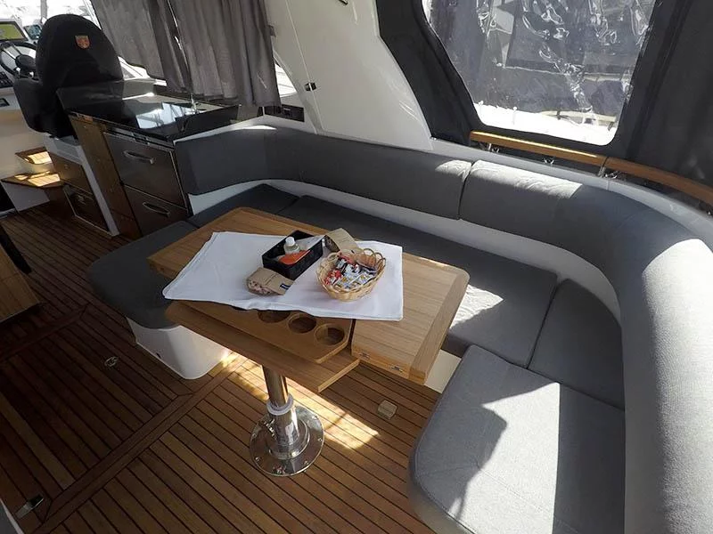 Marex 360 Cabriolet Cruiser (True North) Marex 360 CC - 10