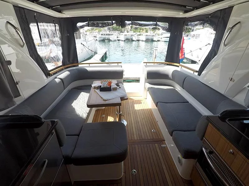 Marex 360 Cabriolet Cruiser (True North) Marex 360 CC - 9