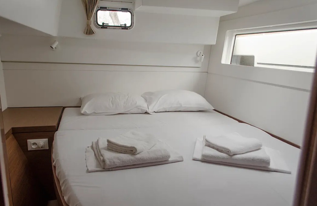 Lagoon 40 - 10 — photo 3