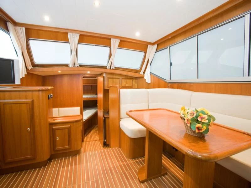 Advantage 42 (8) (Drait 77) Interior image - 4