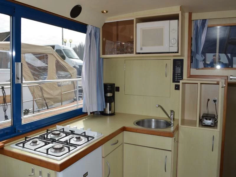 Safari Houseboat 1050 (Queen)  - 1