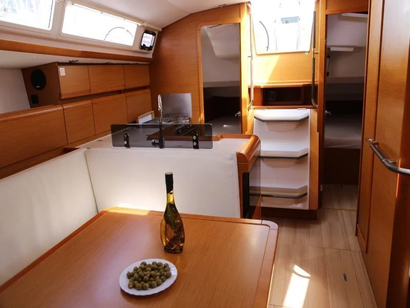 Sun Odyssey 409 (Miu Miu)  - 18