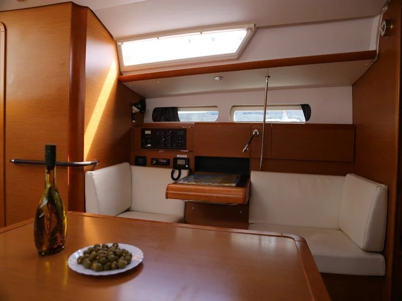 Sun Odyssey 409 (Miu Miu)  - 11