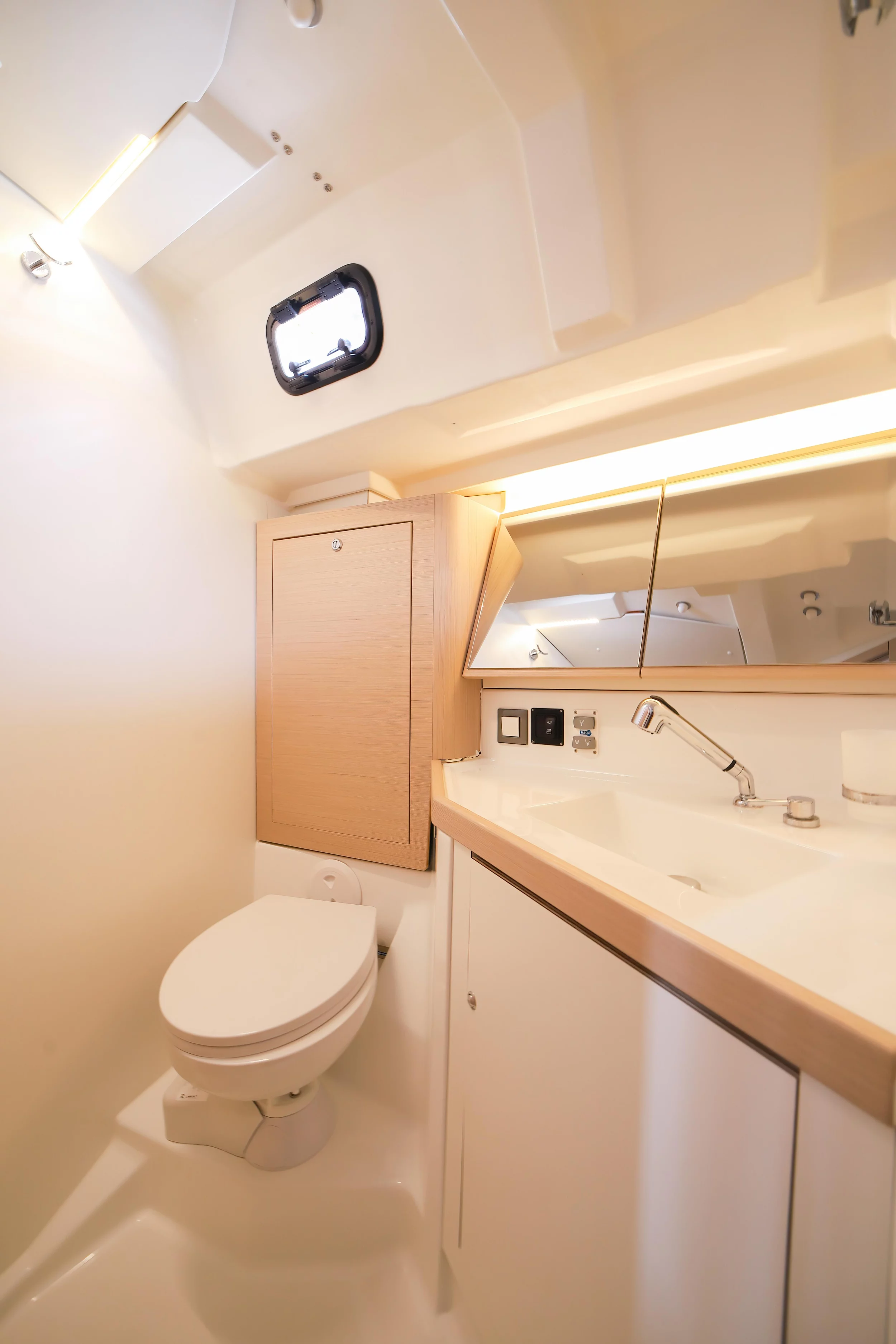 Oceanis 46.1 (Eonia - Comfort line)  - 12