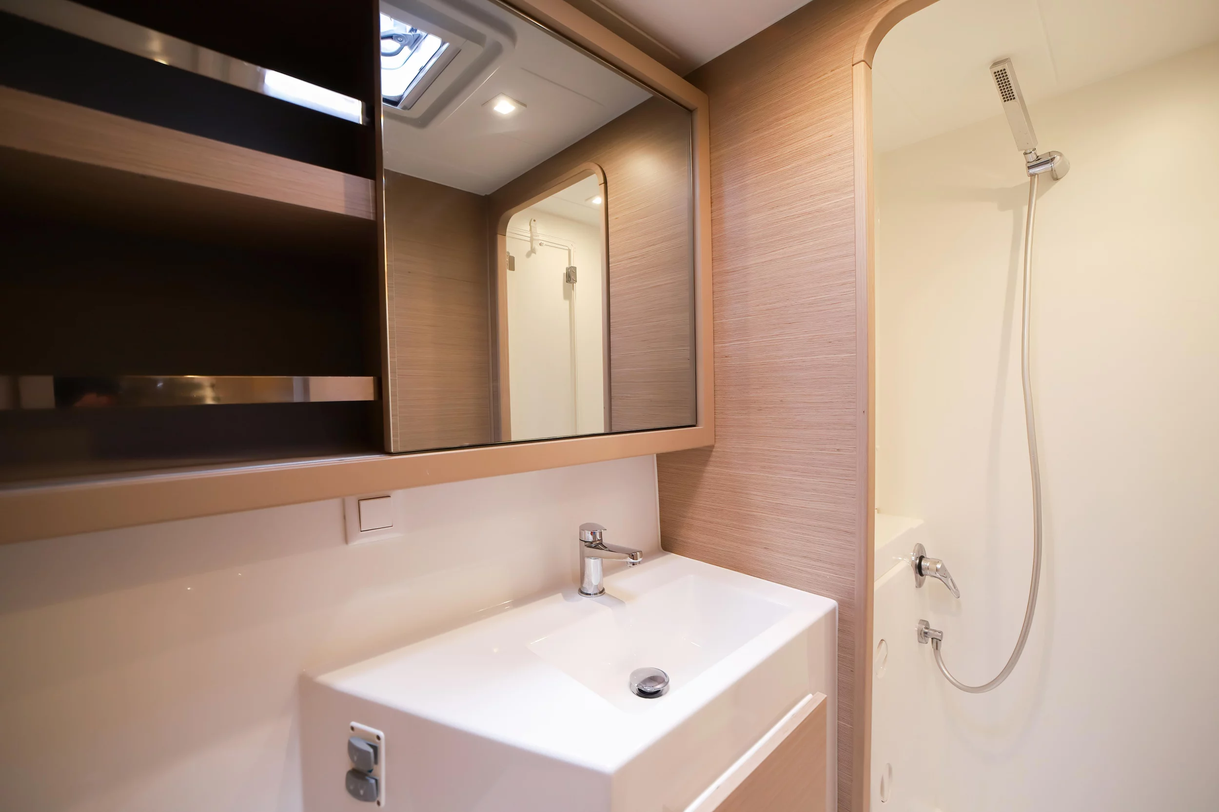 Lagoon 42 (Panella - Premium line)  - 9
