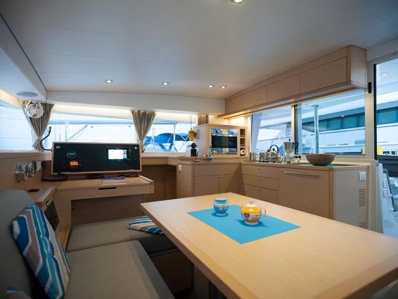 Lagoon 400 S2 (Lady Dom)  - 2