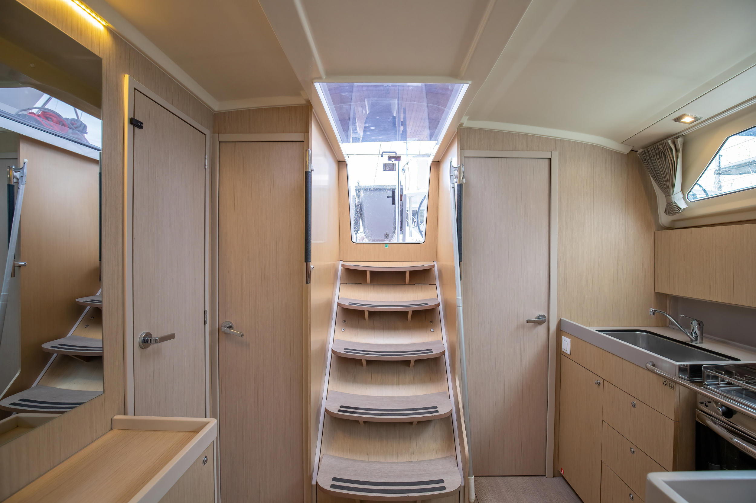 Photo #4 - Oceanis 41.1 (Arianna - Standard line) in Capo d'Orlando - 25296