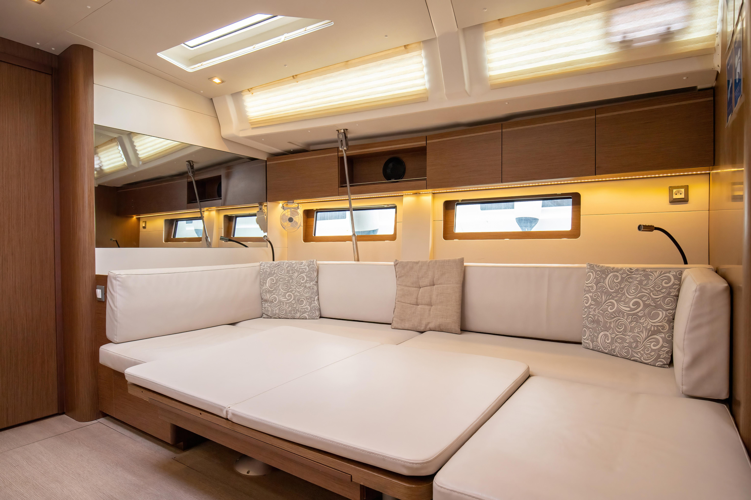 Photo #9 - Oceanis 51.1 (Calipso - Comfort line) en Portorosa - 24549
