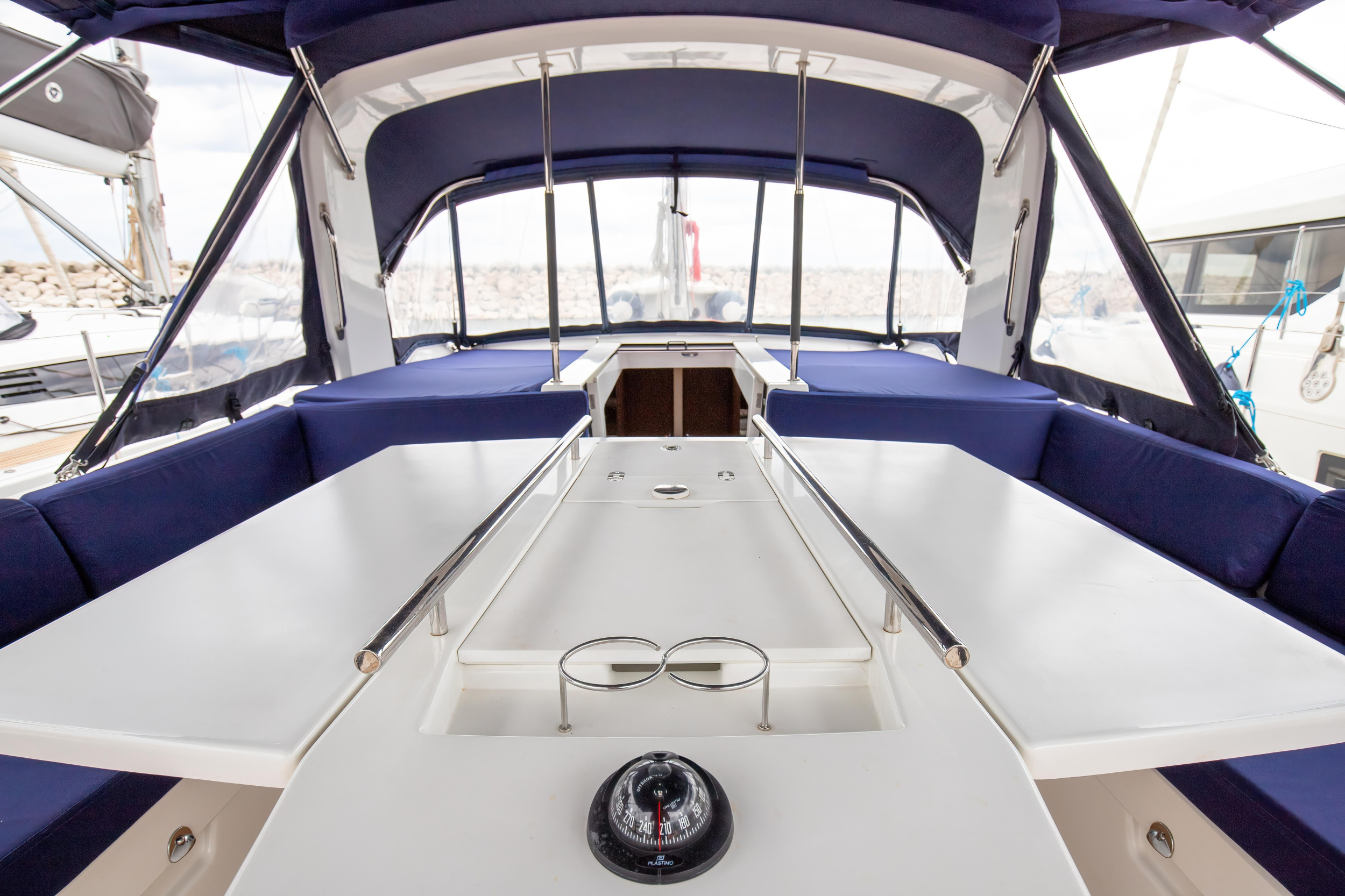 Photo #10 - Oceanis 51.1 (Calipso - Comfort line) en Portorosa - 24549