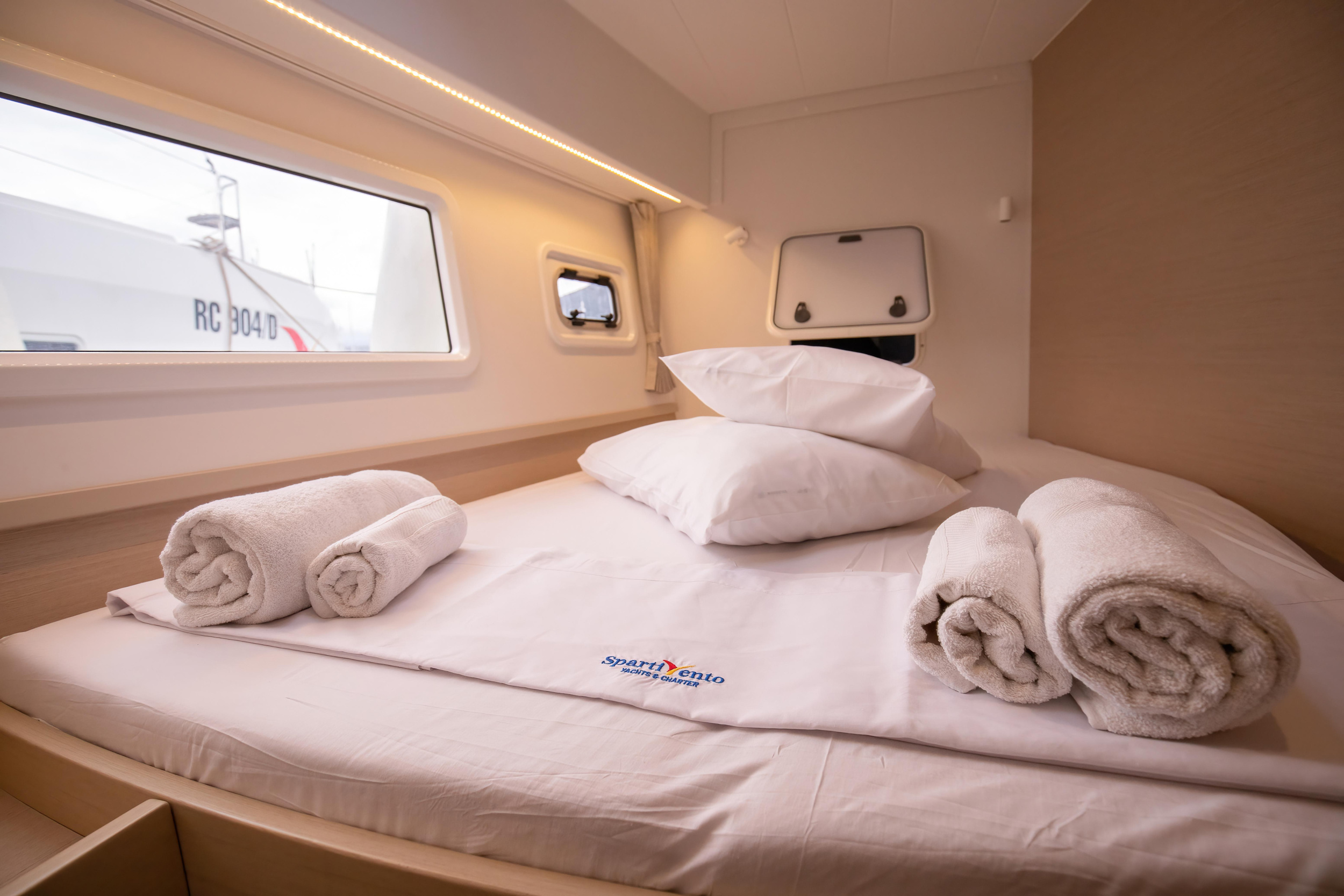Photo #34 - Lagoon 42 (Emozione - Premium line) in Salerno - 3815
