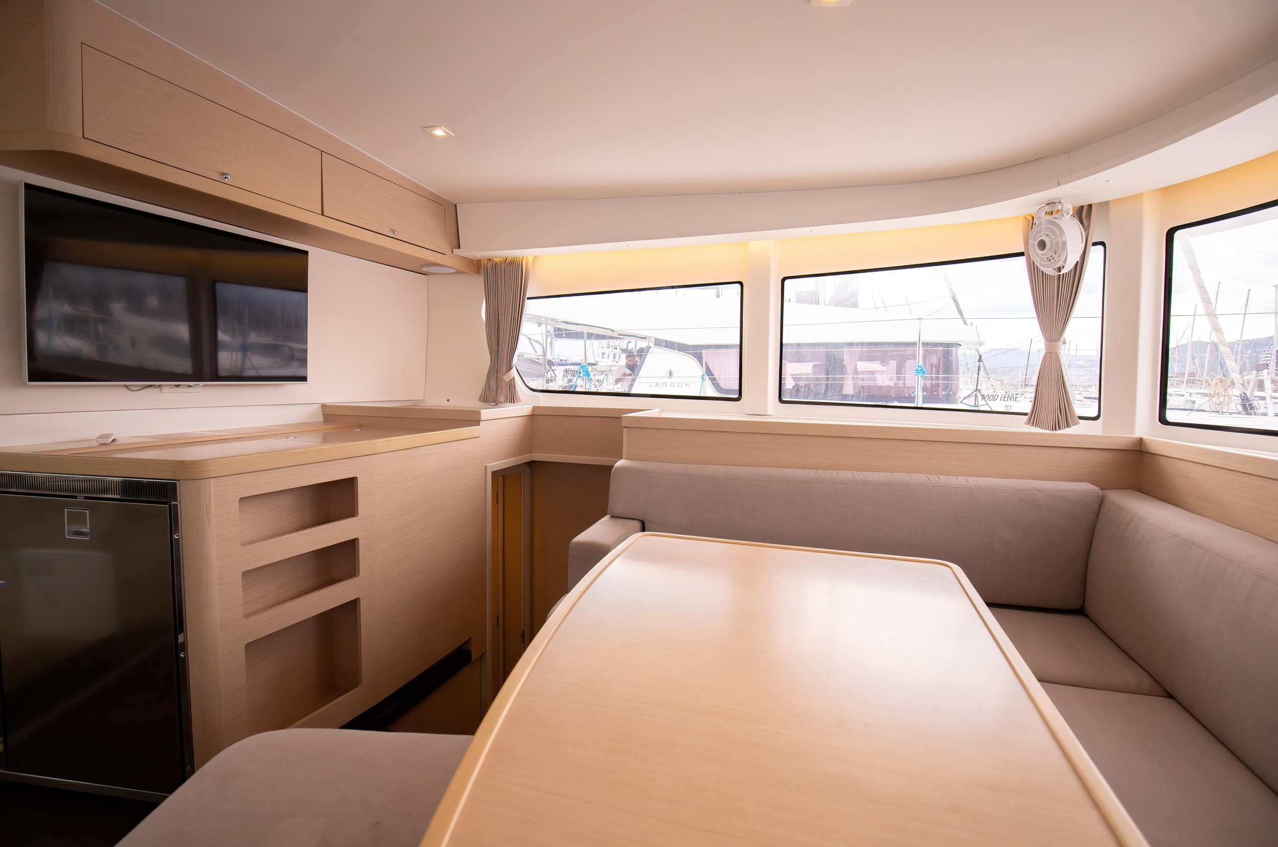 Photo #26 - Lagoon 42 (Emozione - Premium line) in Salerno - 3815