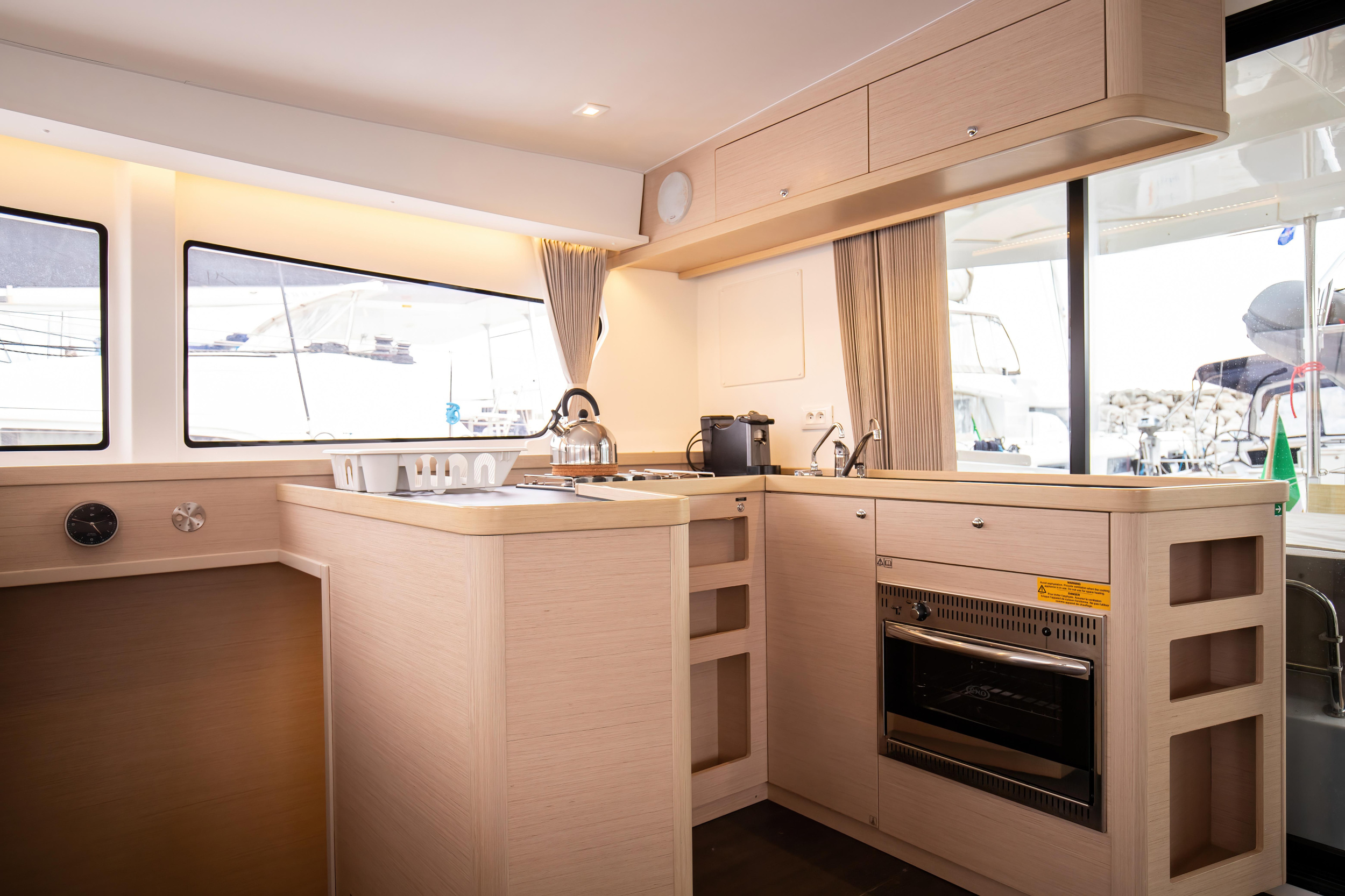 Photo #5 - Lagoon 42 (Emozione - Premium line) in Salerno - 3815