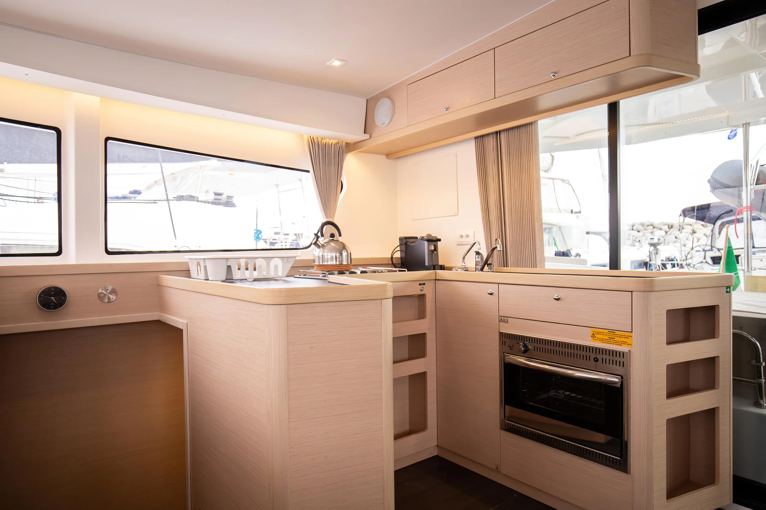 Lagoon 42 (Emozione - Premium line)  - 4