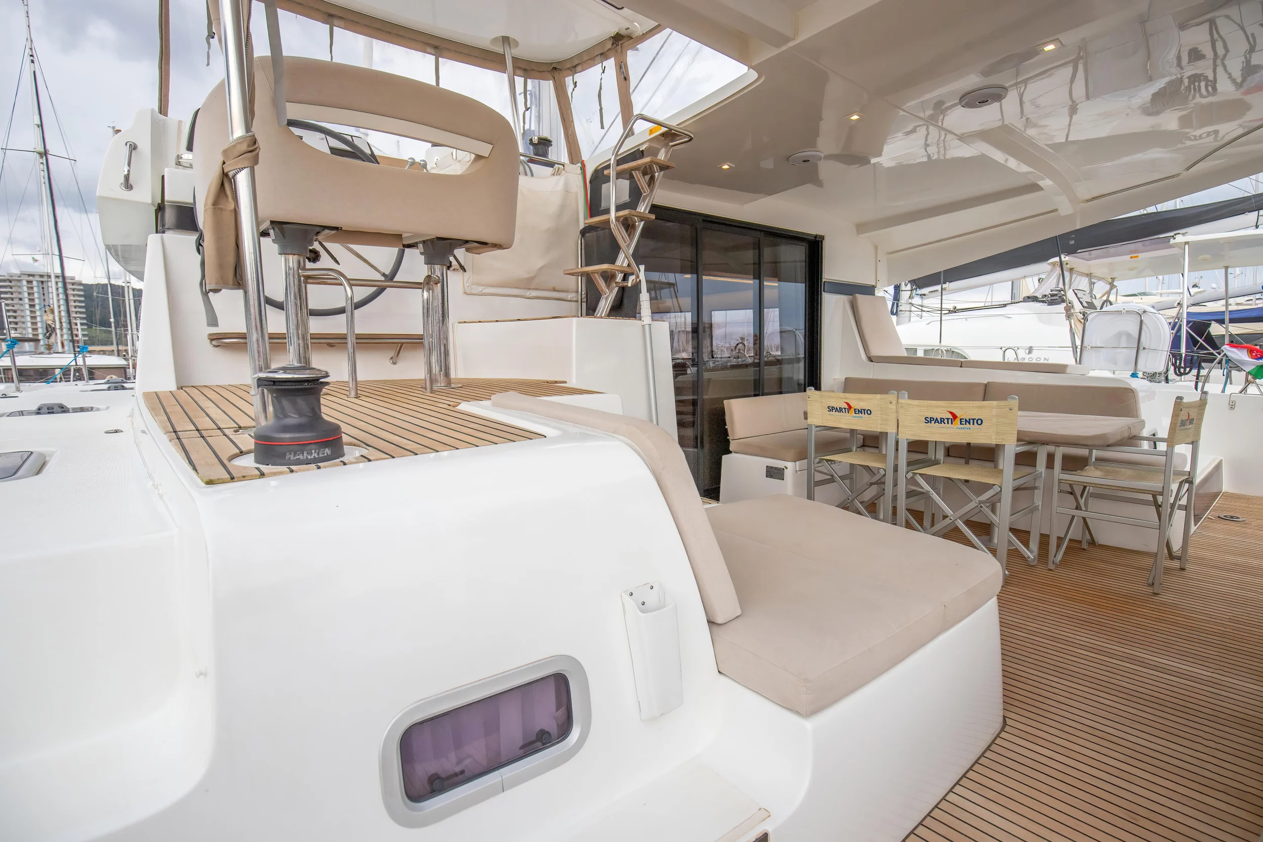 Lagoon 42 (Emozione - Premium line)  - 2