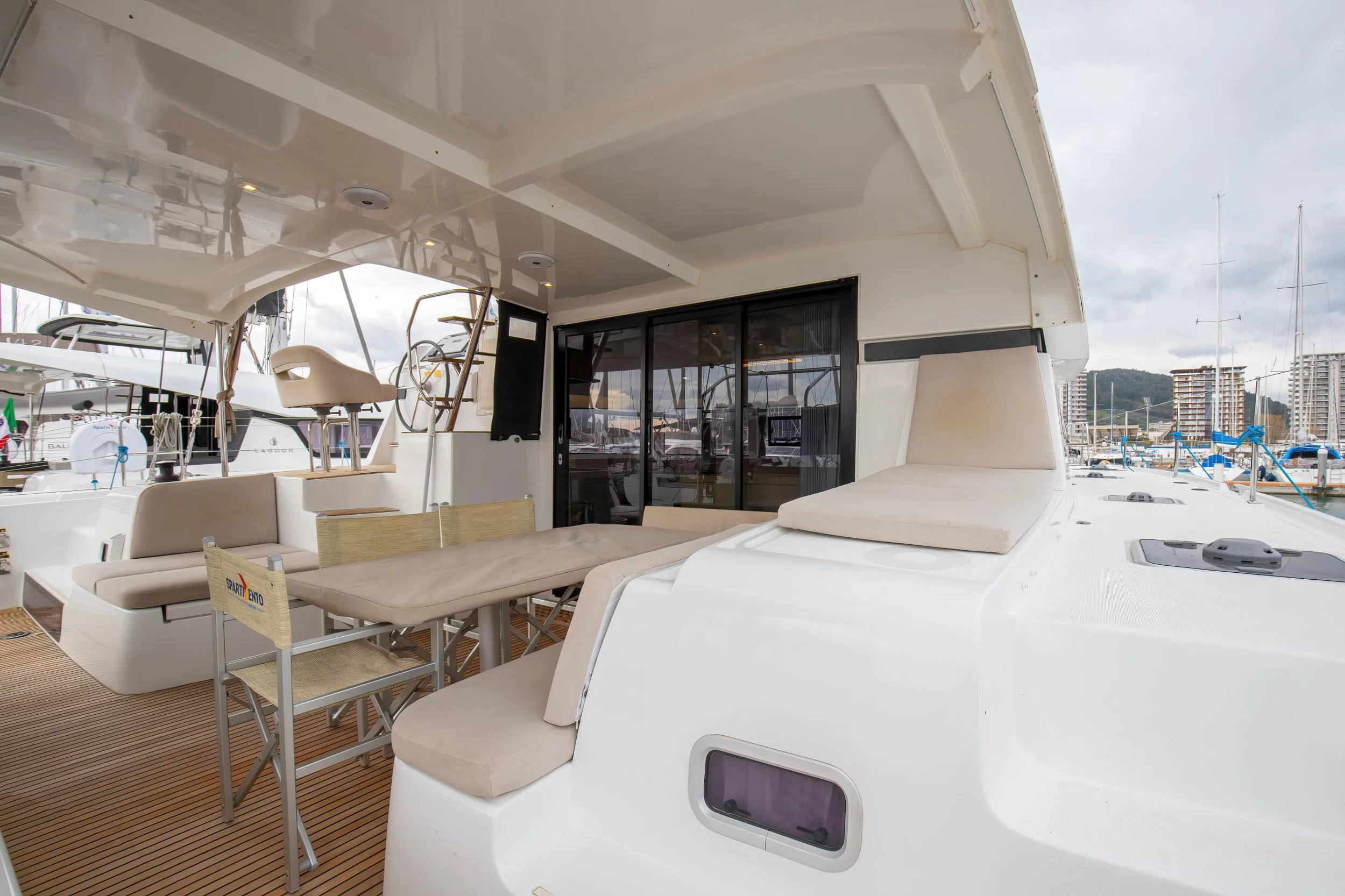 Lagoon 42 (Emozione - Premium line)  - 38