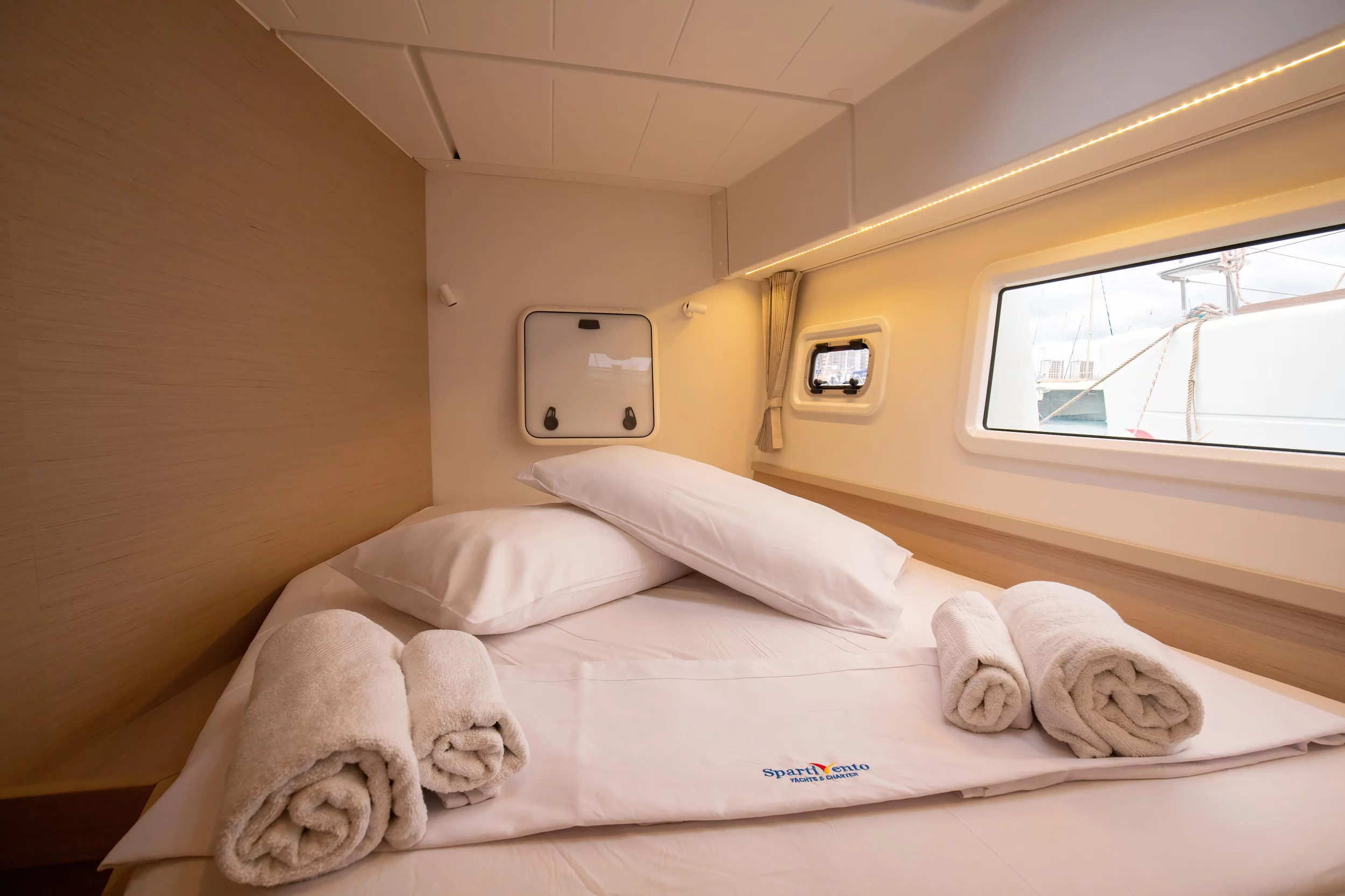 Lagoon 42 (Emozione - Premium line)  - 24