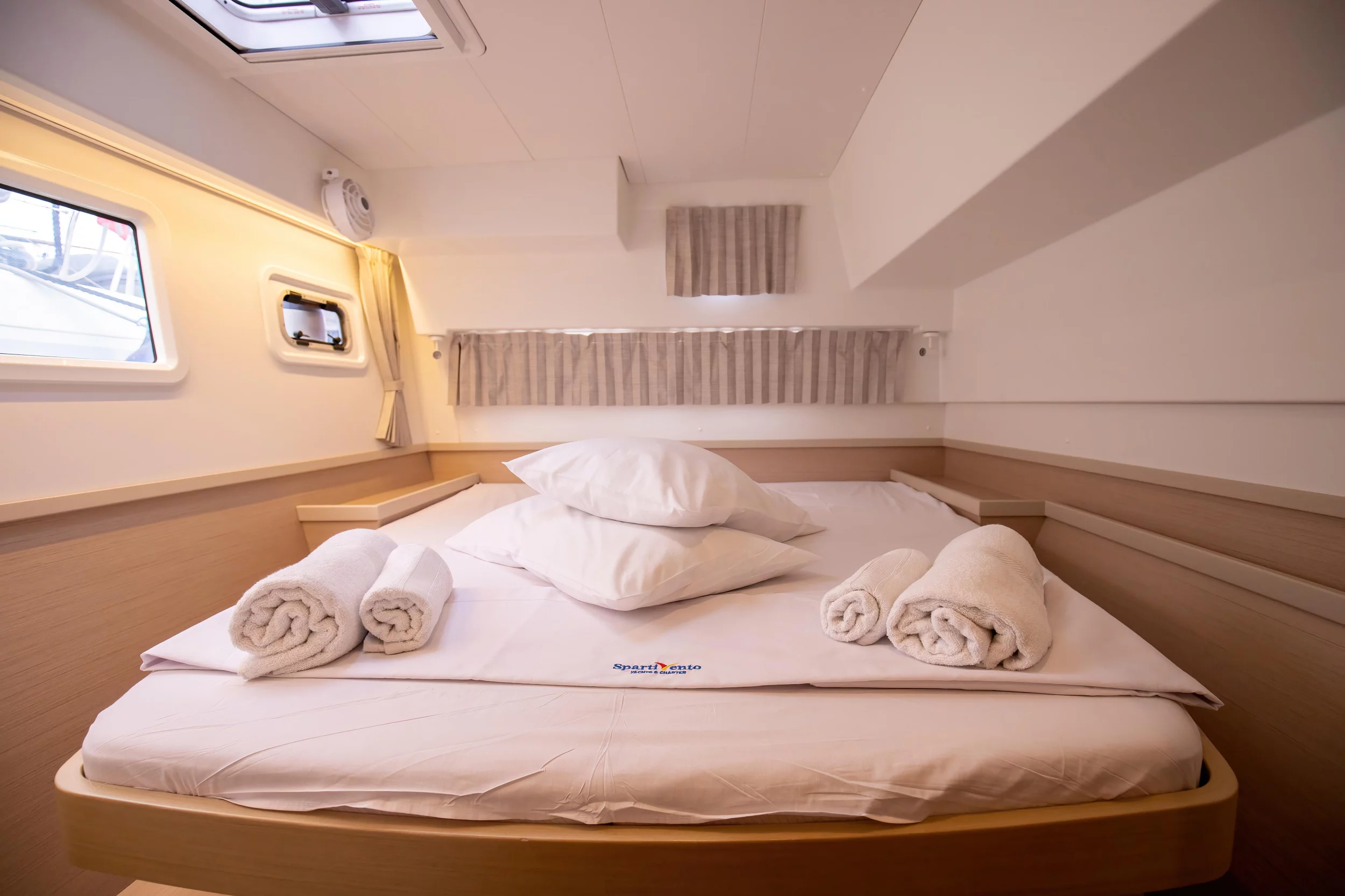 Lagoon 42 (Emozione - Premium line)  - 17