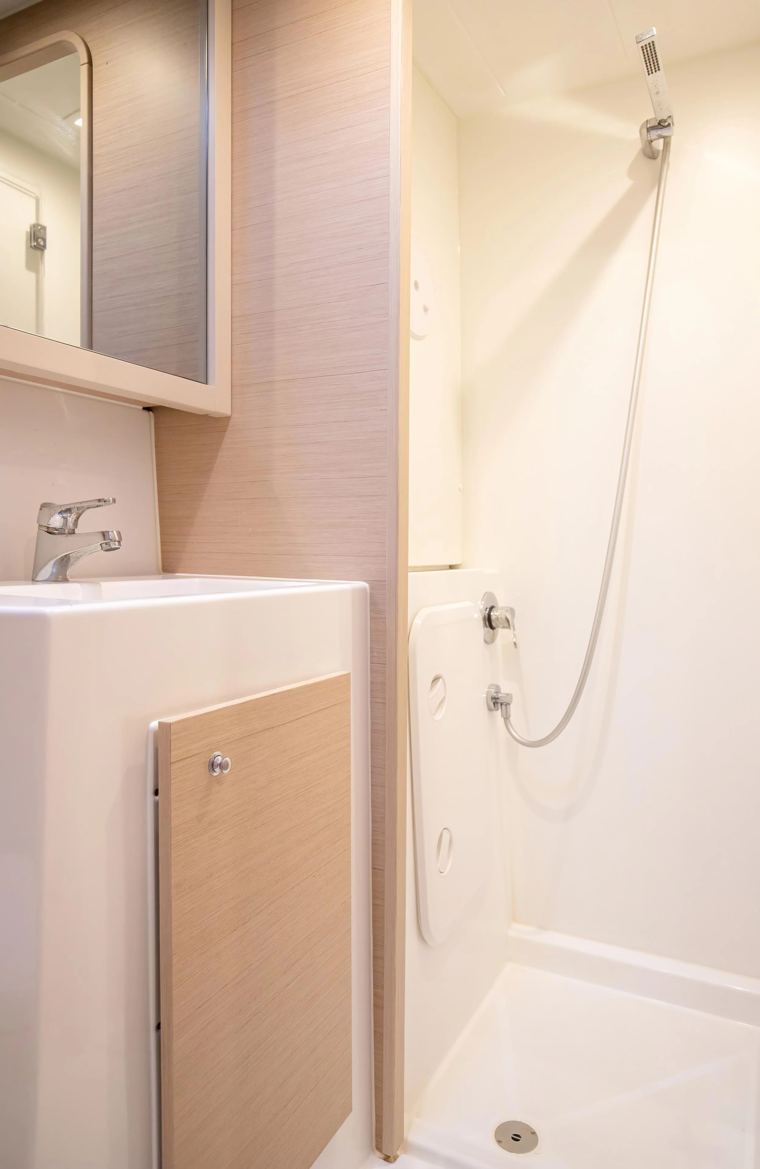 Lagoon 42 (Emozione - Premium line)  - 1